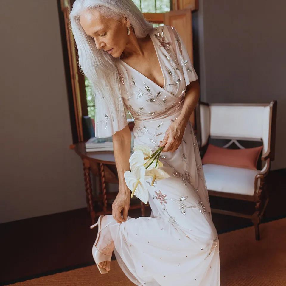 Dame - Selskapskjole med paljettbroderier - rosa blomsterm&oslash;nster