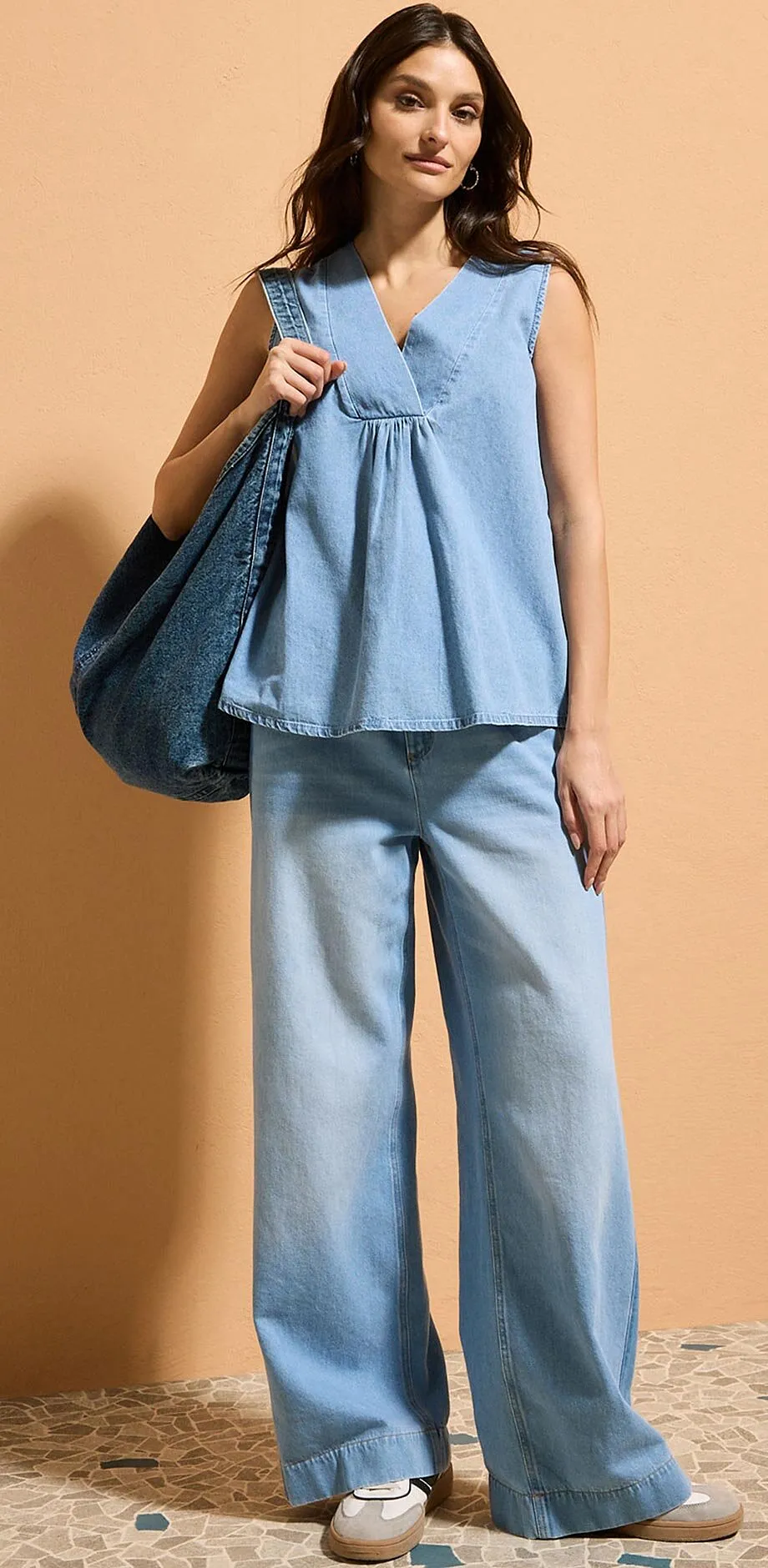 Bl&aring; denimtopp med matchende Wide leg-jeans.