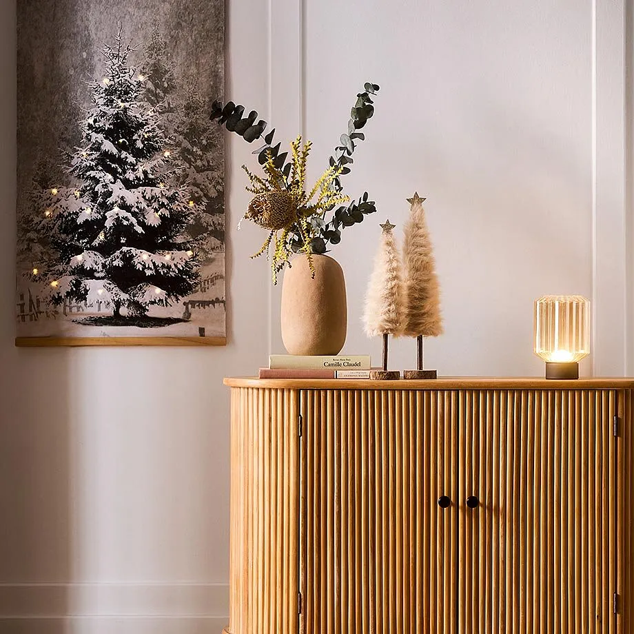 Vinterlig dekorasjon i entr&eacute;en.