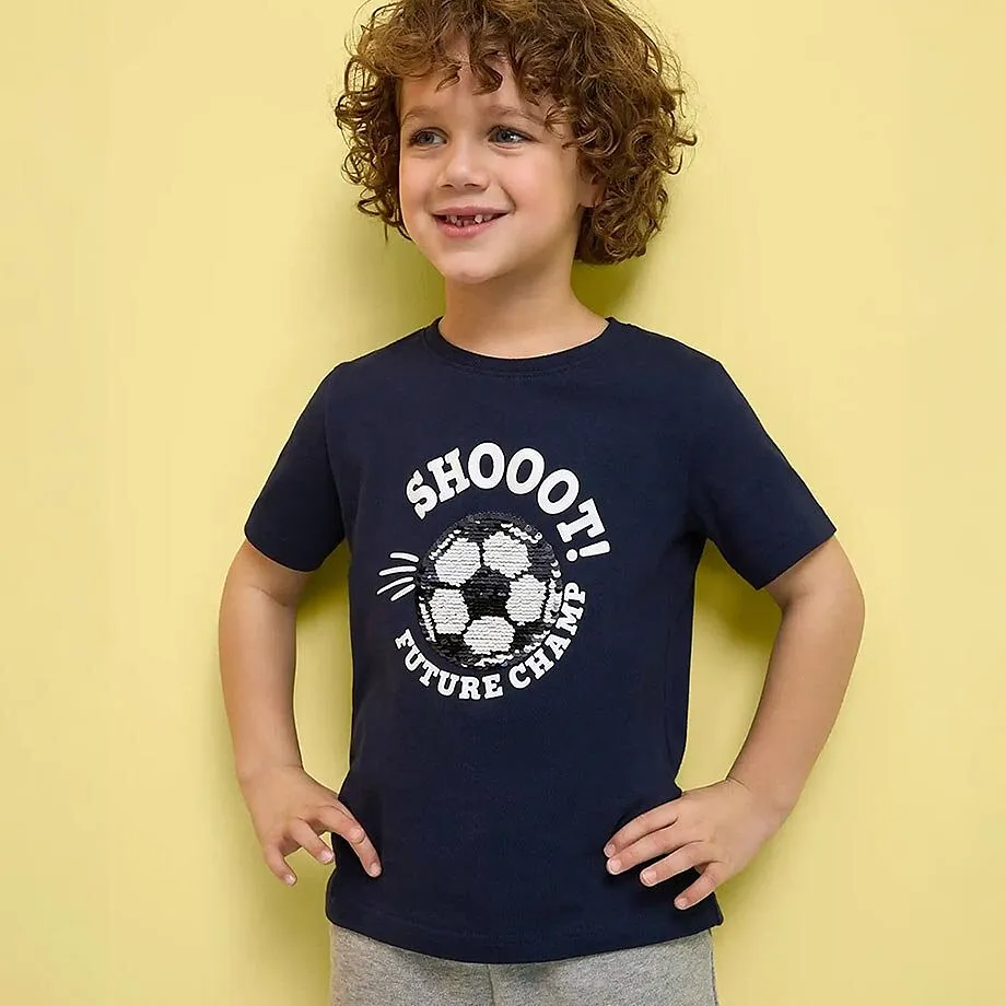 Cool, m&oslash;rkebl&aring; T-skjorte med &laquo;SHOOT! FUTURE CHAMP&raquo;
