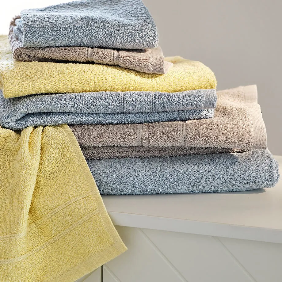 Gule og bl&aring; h&aring;ndkl&aelig;r.