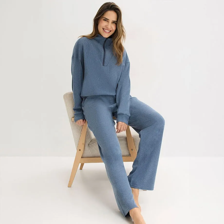 Behagelig, m&oslash;rkebl&aring; kosedress.