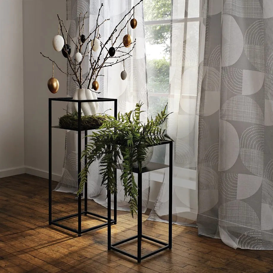 Stilren sort og hvit p&aring;skepynt.