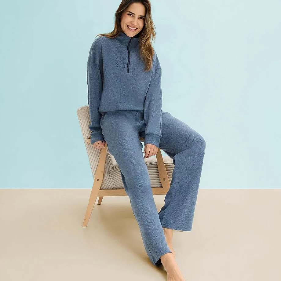 Behagelig, m&oslash;rkebl&aring; kosedress.