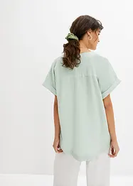 Musselin-bluse med knappestolpe og lomme, bonprix