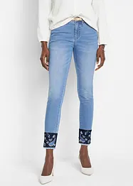Jeans med broderi, bonprix