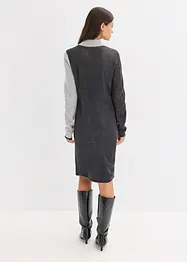 Strikket kjole med moteriktig, stripete jacquardmønster, bonprix