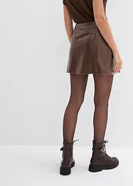 Kort skjørt i imitert skinn med motfolder, bonprix