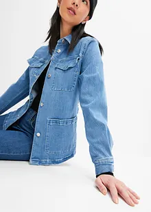 Cargo-jeansjakke med belte fremhever figuren og gir en individuell look, bonprix