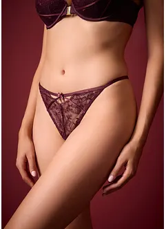 Stringtruse i nydelig blondemateriale, bonprix
