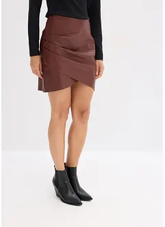 Kort skjørt i imitert skinn, bonprix