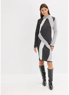 Strikket kjole med moteriktig, stripete jacquardmønster, bonprix