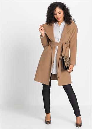 Elegant kåpe med belte og stikklommer i sidene camel Elegant kåpe med belte og stikklommer i sidene camel