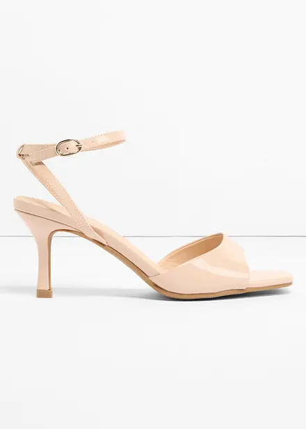 Sandaler med remmer i lakkstil