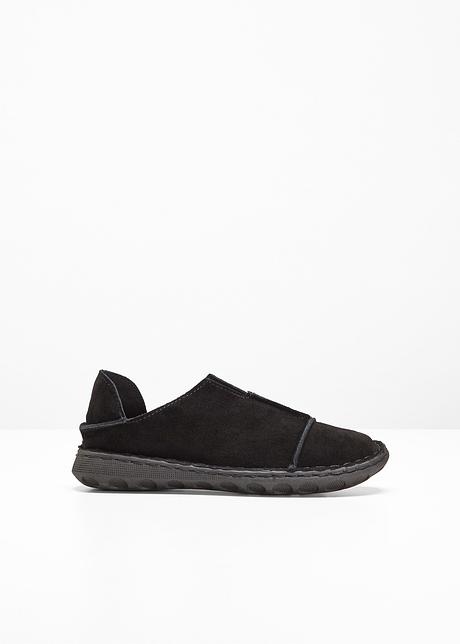 Moderne slippers i skinn i raffinert form sort I skinnimitasjon med raffinert og profilert yttersåle. sort