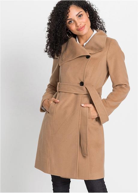 Elegant kåpe med belte og stikklommer i sidene camel Elegant kåpe med belte og stikklommer i sidene camel