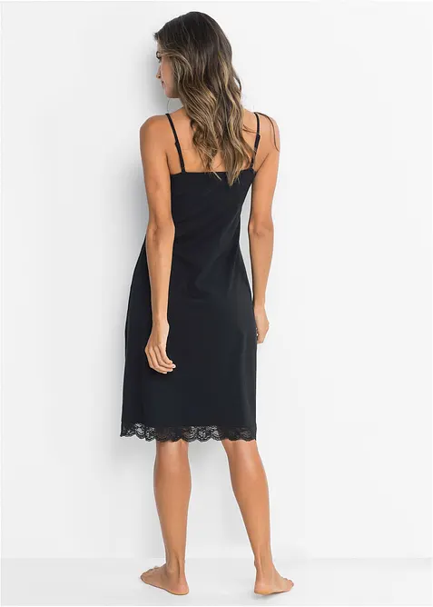 Kort nattkjole med delikate blonder, bonprix