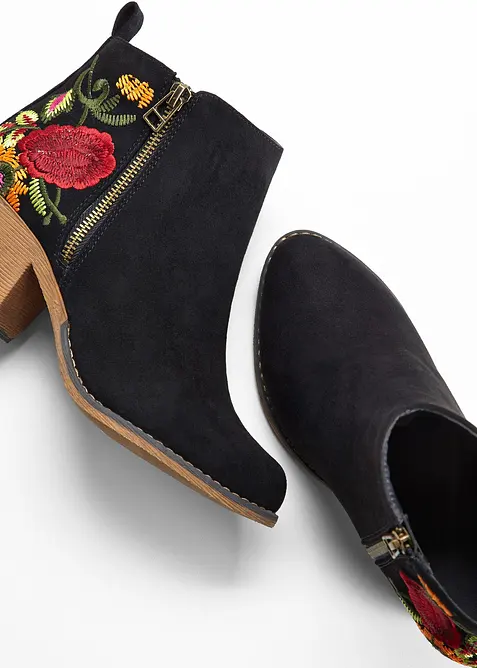 Boots i westernstil med broderi, bonprix