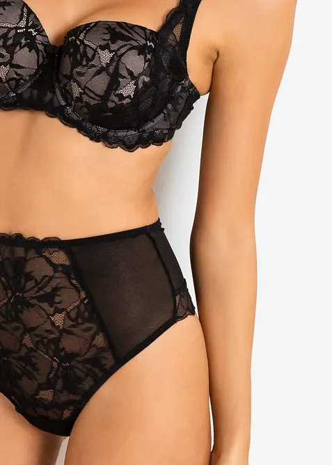 Stringtruse i blondemateriale med h&oslash;y midje, bonprix