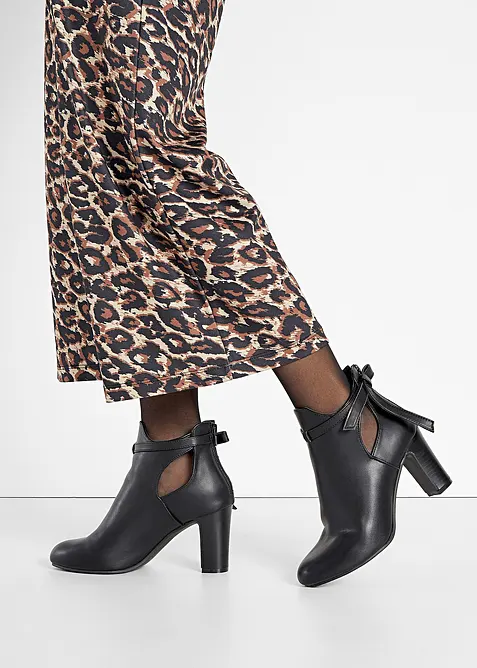 Ankelst&oslash;vletter med cut-outs, bonprix