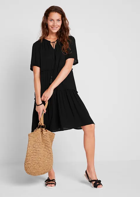 Knelang crinkle kjole i viskose med detalj i utringningen, bonprix