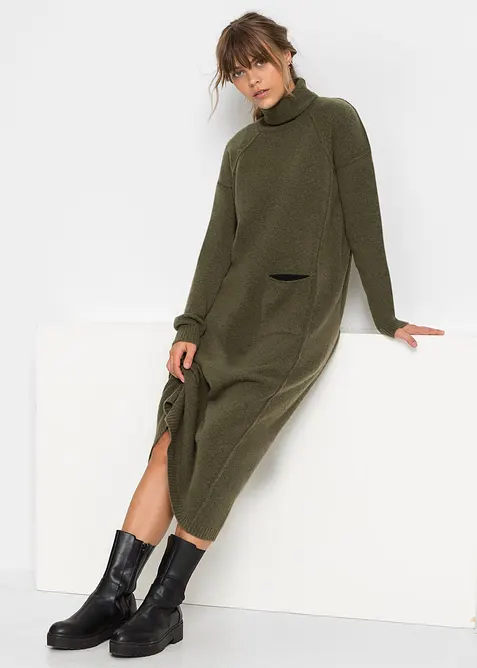 Strikket kjole med høy, vid hals, bonprix