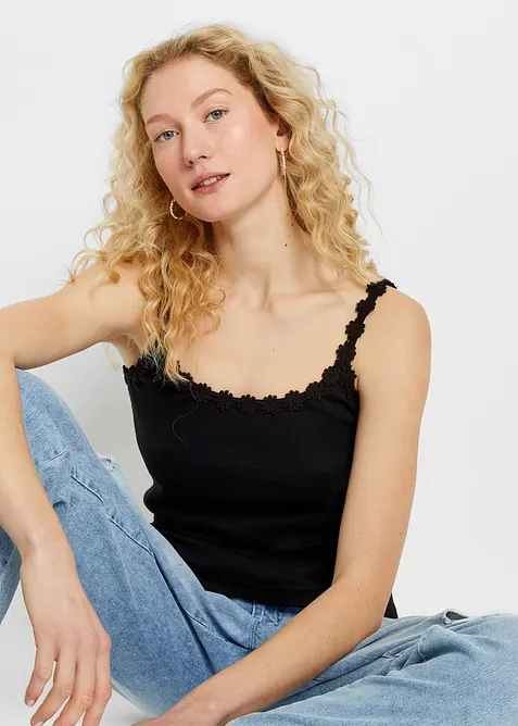 Ribbet topp med blondekant, bonprix