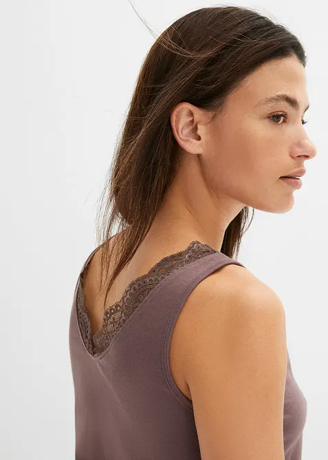 Kort pyjamas med fine blonder, bonprix