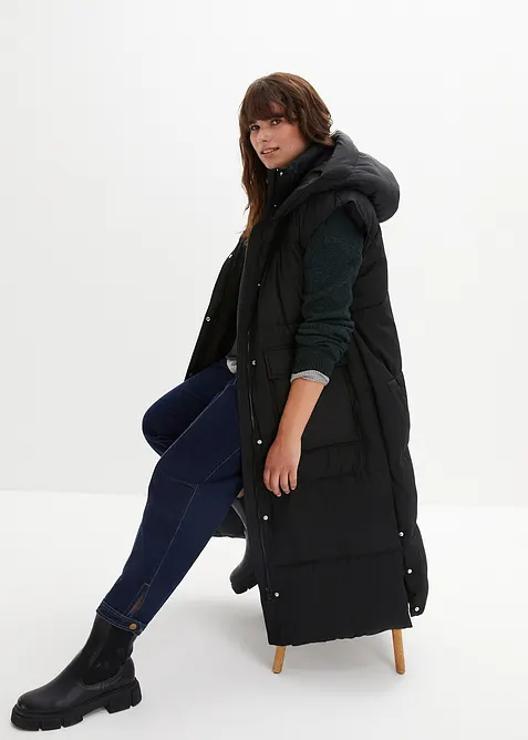 Vattert vest av resirkulert polyester, med avtagbar hette, bonprix