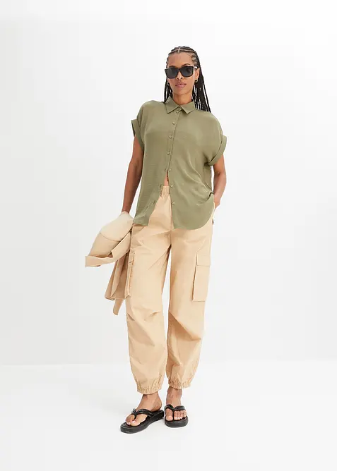 Bluse med korte ermer og resirkulert polyester, bonprix
