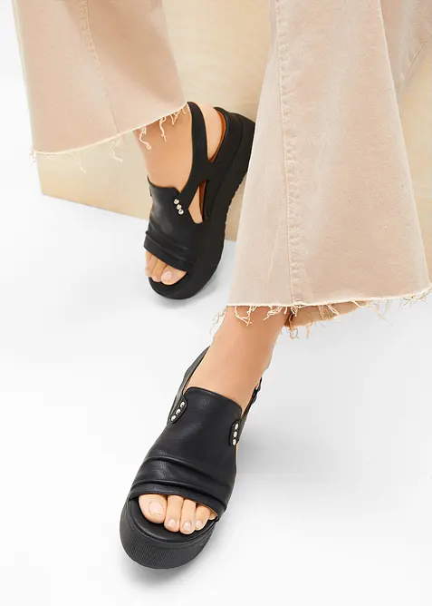 Plat&aring;sandaler fra Mustang, Mustang