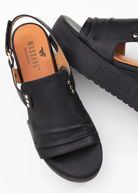 Plat&aring;sandaler fra Mustang, Mustang