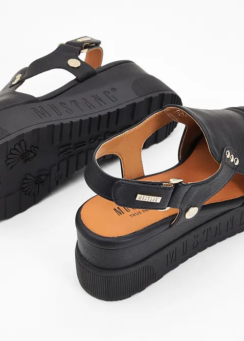 Plat&aring;sandaler fra Mustang, Mustang