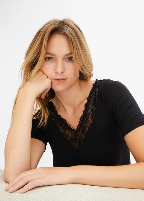 Body med halvlange ermer av modal med blonde, bonprix