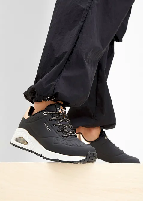 Sneakers med memoryskum fra Skechers, Skechers