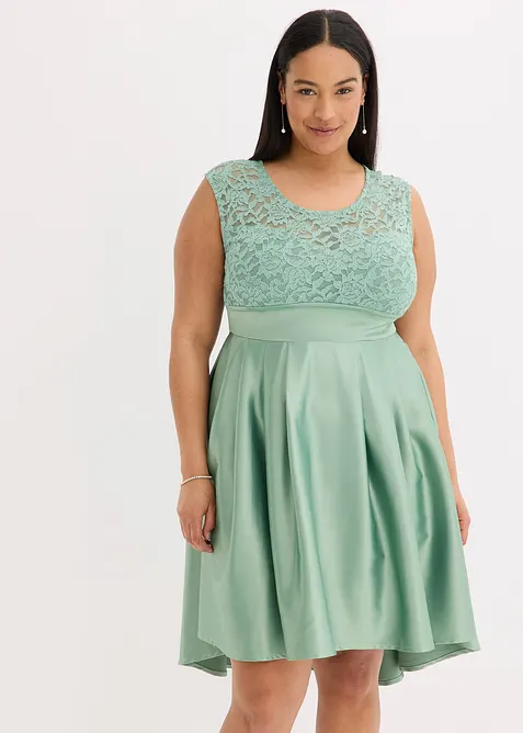 Kjole i glinsende sateng med blonder og lengre bakstykke, bonprix