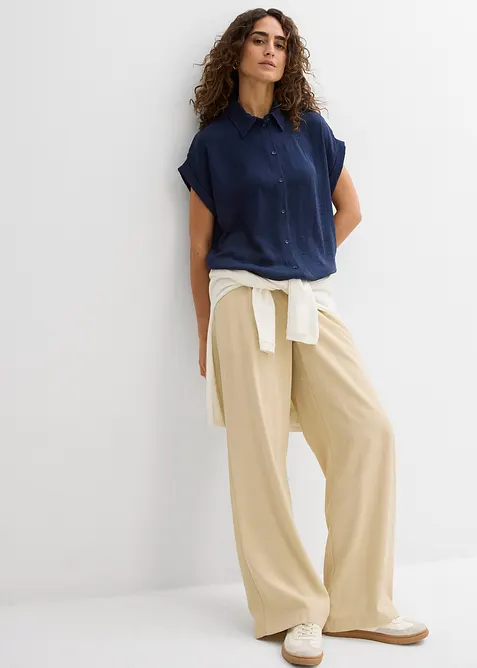 Bluse med korte ermer og resirkulert polyester, bonprix