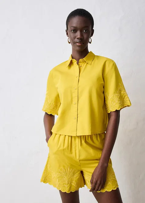 Skjortebluse i kort modell med silke, bonprix