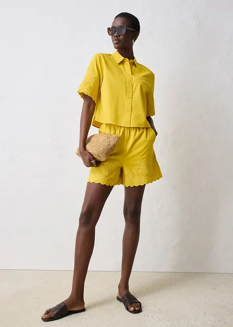 Skjortebluse i kort modell med silke, bonprix