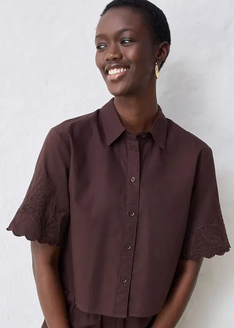 Skjortebluse i kort modell med silke, bonprix