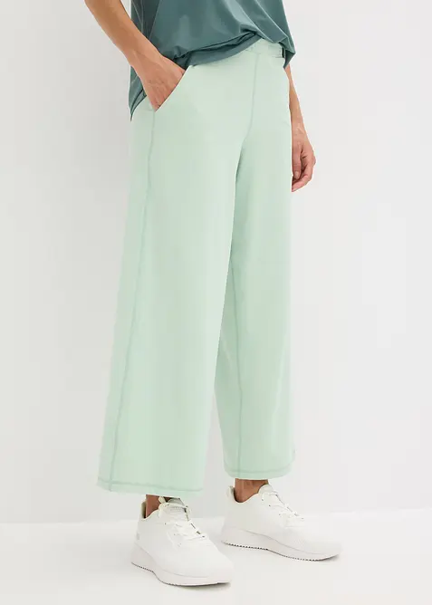 Behagelig treningsbukse i hurtigtørkende materiale med vide ben, bonprix