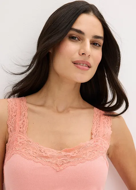 Shorty-pyjamas med  delikat blondebesetning, bonprix