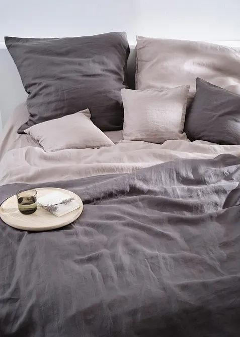 Forseggjort overkast i lin, bonprix