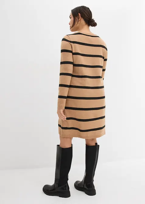 Strikket kjole i figurn&aelig;r modell, bonprix