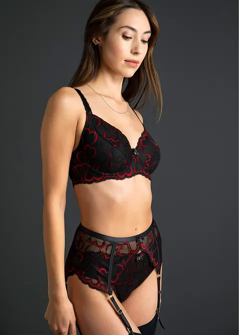 Truse med nydelige blonder, bonprix