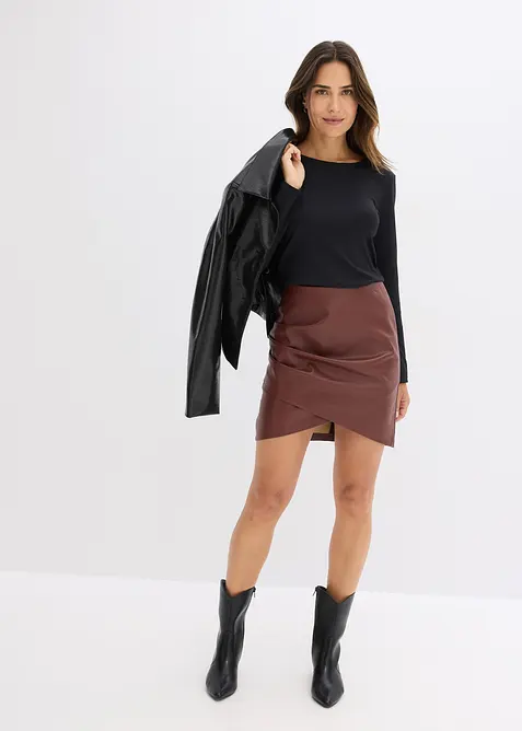 Kort skjørt i imitert skinn, bonprix