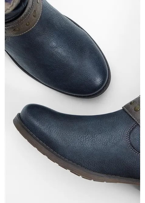 Støvletter fra Mustang, Mustang