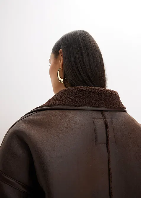 Jakke i imitert lammeskinn, bonprix