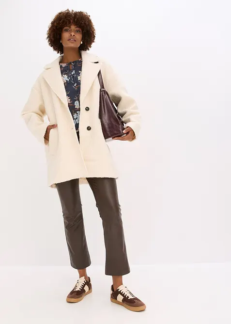 Kort, oversized k&aring;pe i boucl&eacute;, bonprix