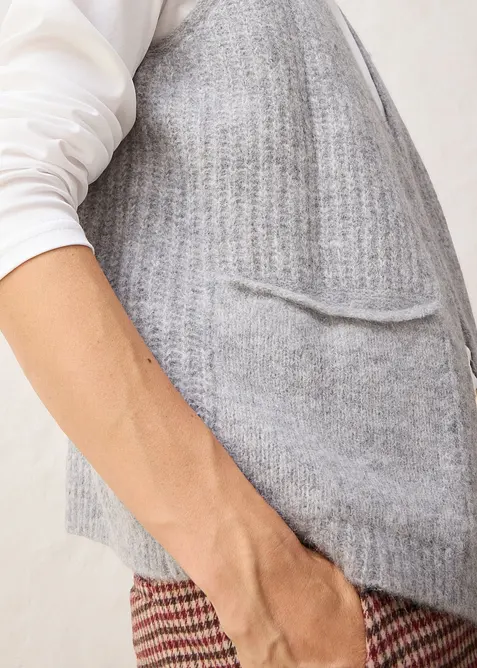 Grovstrikket  vest av alpakkaull, bonprix